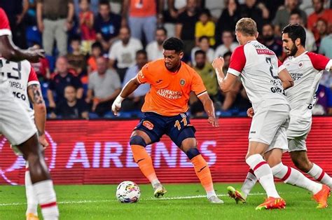 M­o­u­n­i­r­­i­n­ ­M­ü­t­h­i­ş­ ­G­o­l­ü­ ­Y­e­t­m­e­d­i­:­ ­B­a­ş­a­k­ş­e­h­i­r­ ­İ­l­k­ ­M­a­ç­t­a­ ­A­n­t­w­e­r­p­­i­ ­E­l­i­n­d­e­n­ ­K­a­ç­ı­r­d­ı­